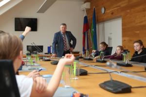 SVETOVNI DAN OTROK - obisk učencev OŠ Notranjski Odred Cerknica 14 FOTO LJUBO VUKELIČ